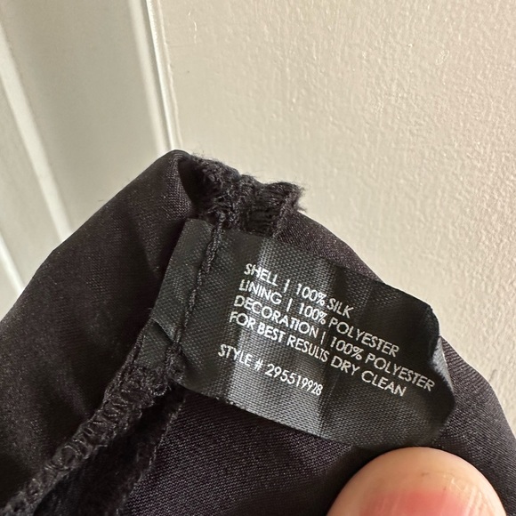 Club Monaco 100% silk skirt - Picture 2 of 8